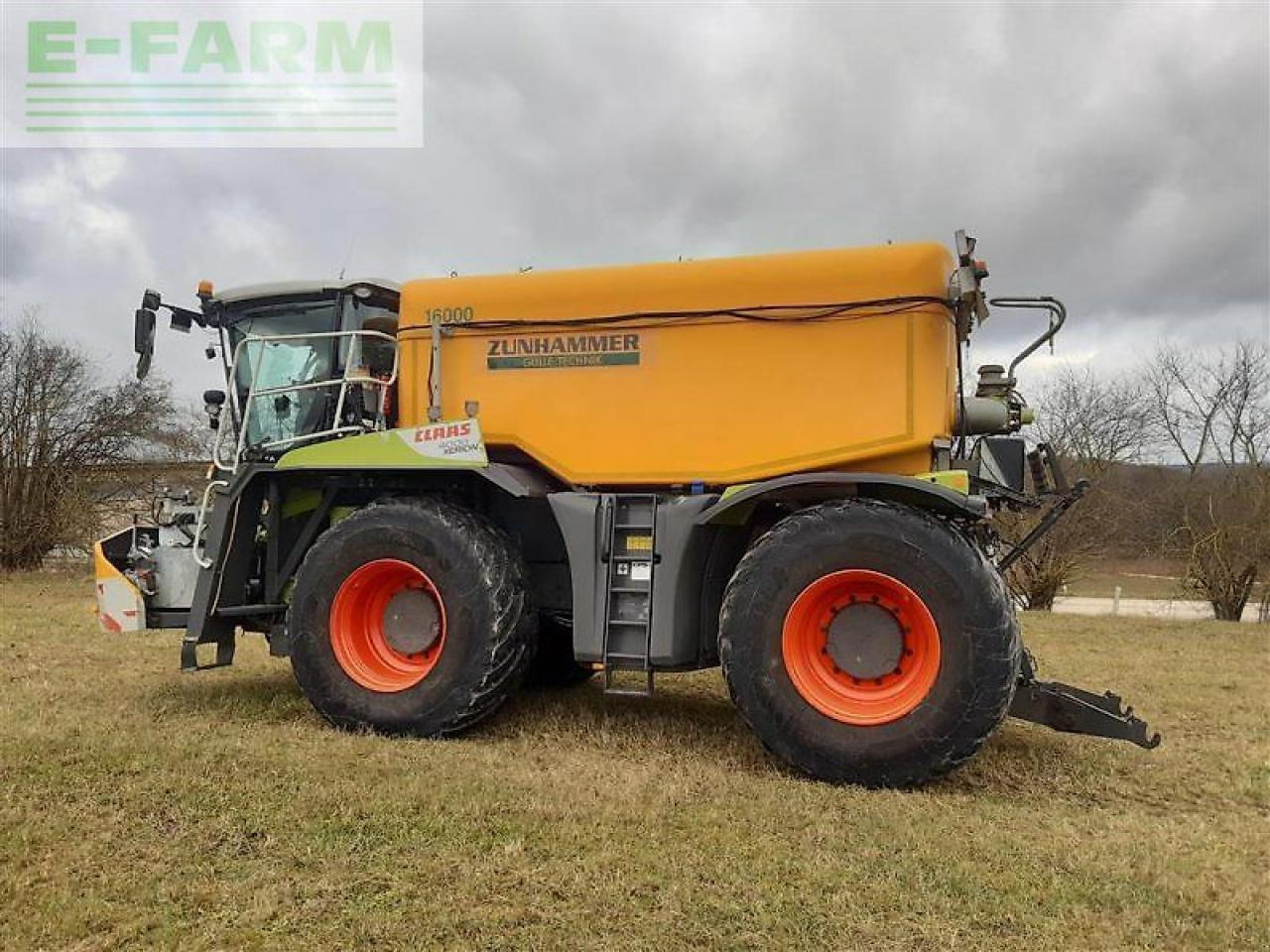 CLAAS xerion 4000 saddle trac SADDLE TRAC - Zelfrijdende veldspuit: afbeelding 5 CLAAS xerion 4000 saddle trac SADDLE TRAC - Zelfrijdende veldspuit: afbeelding 5