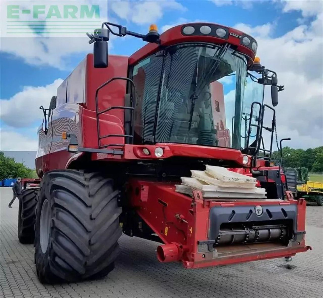 Case-IH 8010 med 30 fods skærebord - Maaidorser: afbeelding 5 Case-IH 8010 med 30 fods skærebord - Maaidorser: afbeelding 5