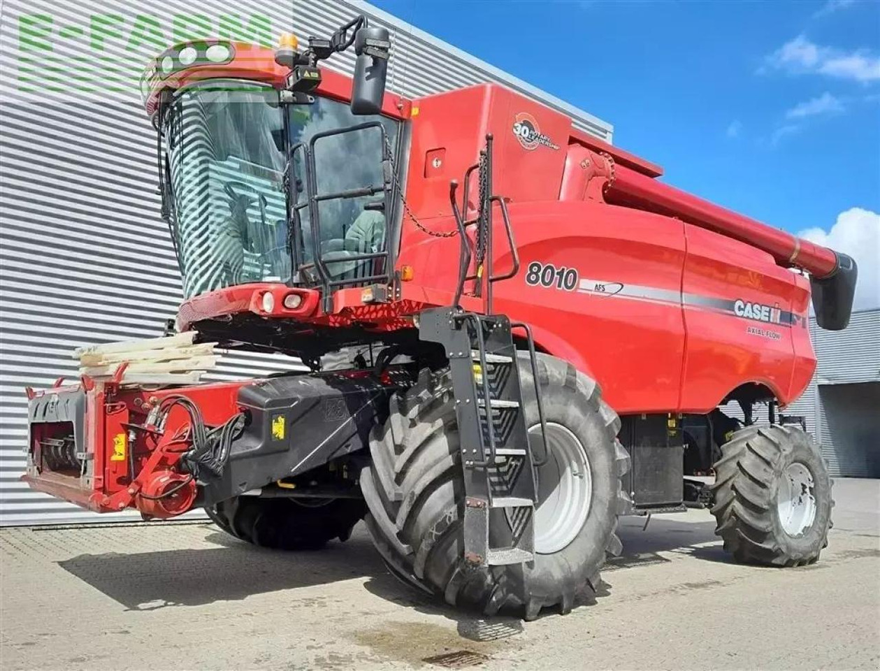 Case-IH 8010 med 30 fods skærebord - Maaidorser: afbeelding 2 Case-IH 8010 med 30 fods skærebord - Maaidorser: afbeelding 2