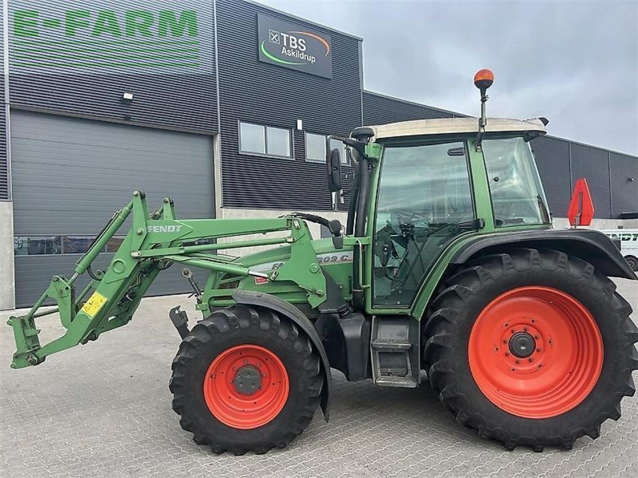 Fendt 309 c med fendt læsser - Tractor: afbeelding 1 Fendt 309 c med fendt læsser - Tractor: afbeelding 1