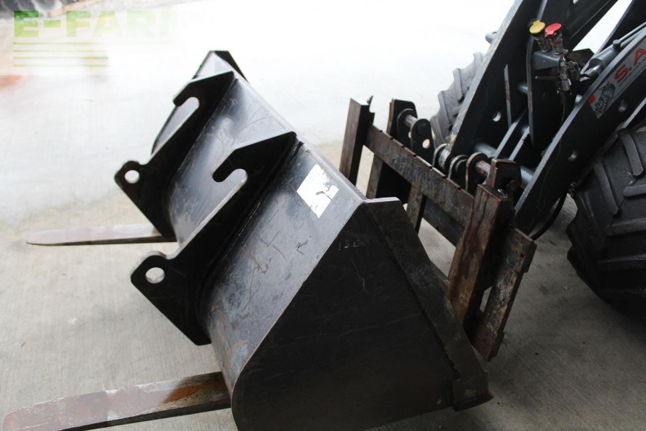 Giant hoflader d 335 t - Minigraafmachine: afbeelding 4 Giant hoflader d 335 t - Minigraafmachine: afbeelding 4