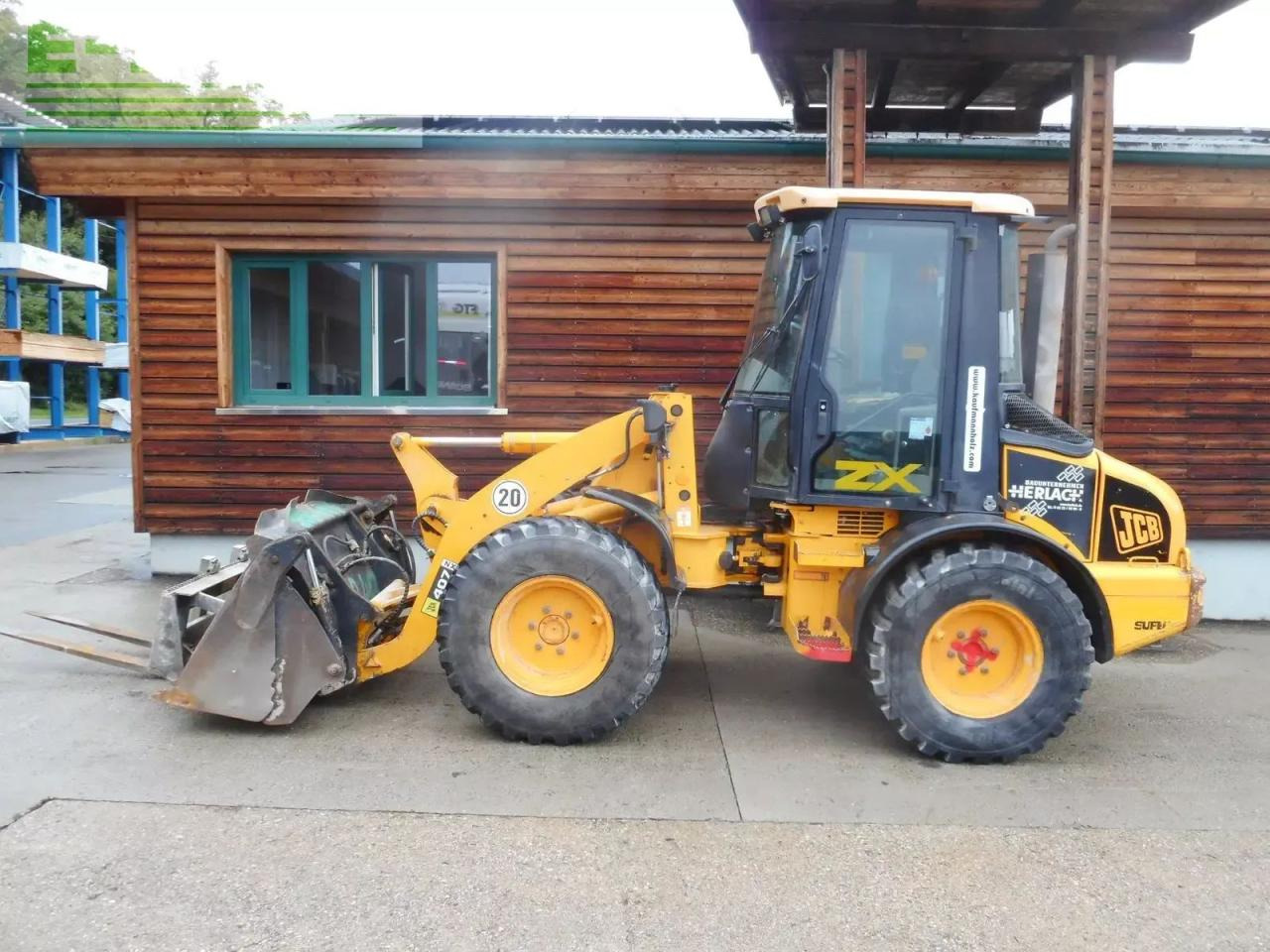 JCB 407 ( 5.400kg ) mit schaufel + gabel - Minigraafmachine: afbeelding 1 JCB 407 ( 5.400kg ) mit schaufel + gabel - Minigraafmachine: afbeelding 1
