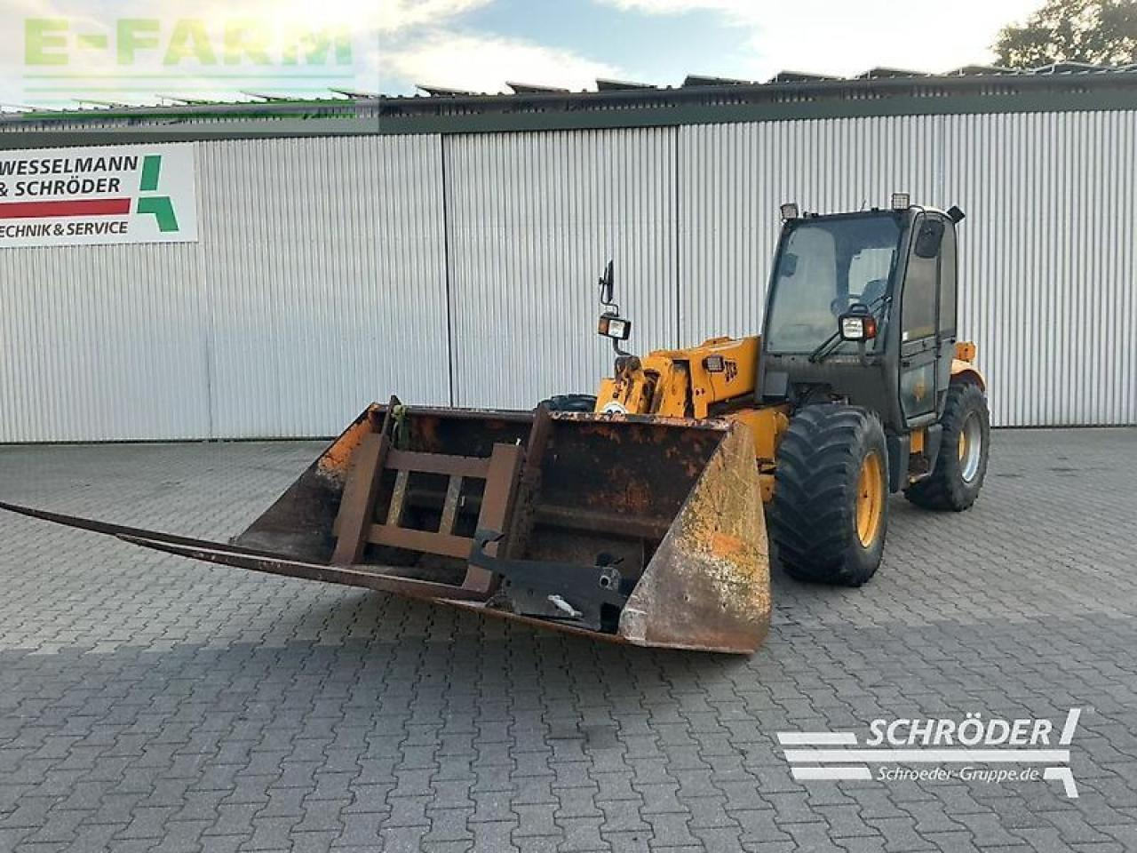 JCB slp 530-70 + palettengabel & schaufel - Verreiker: afbeelding 1 JCB slp 530-70 + palettengabel & schaufel - Verreiker: afbeelding 1