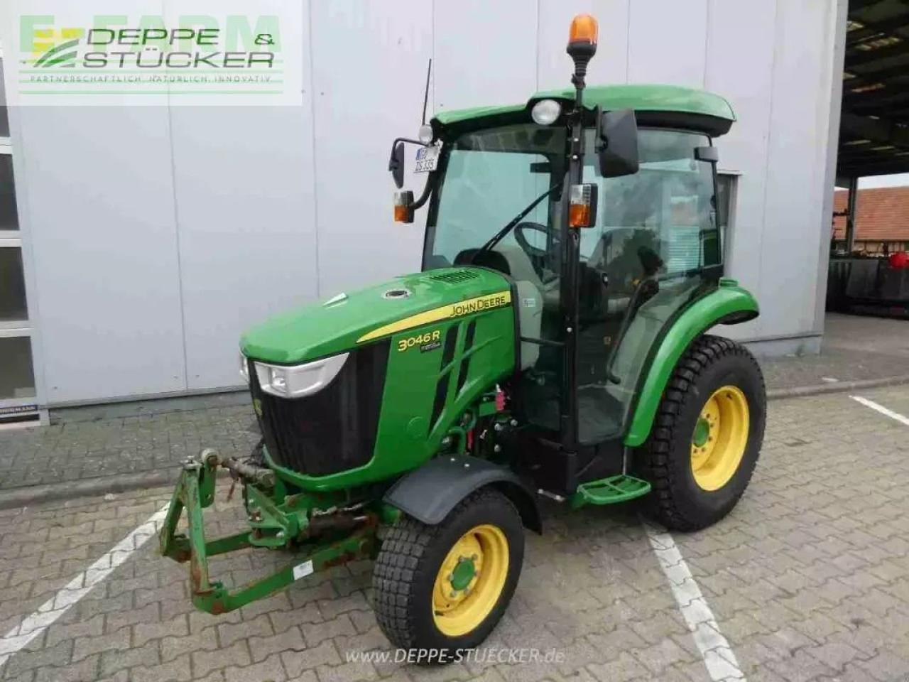 John Deere 3046r - Tractor: afbeelding 1 John Deere 3046r - Tractor: afbeelding 1