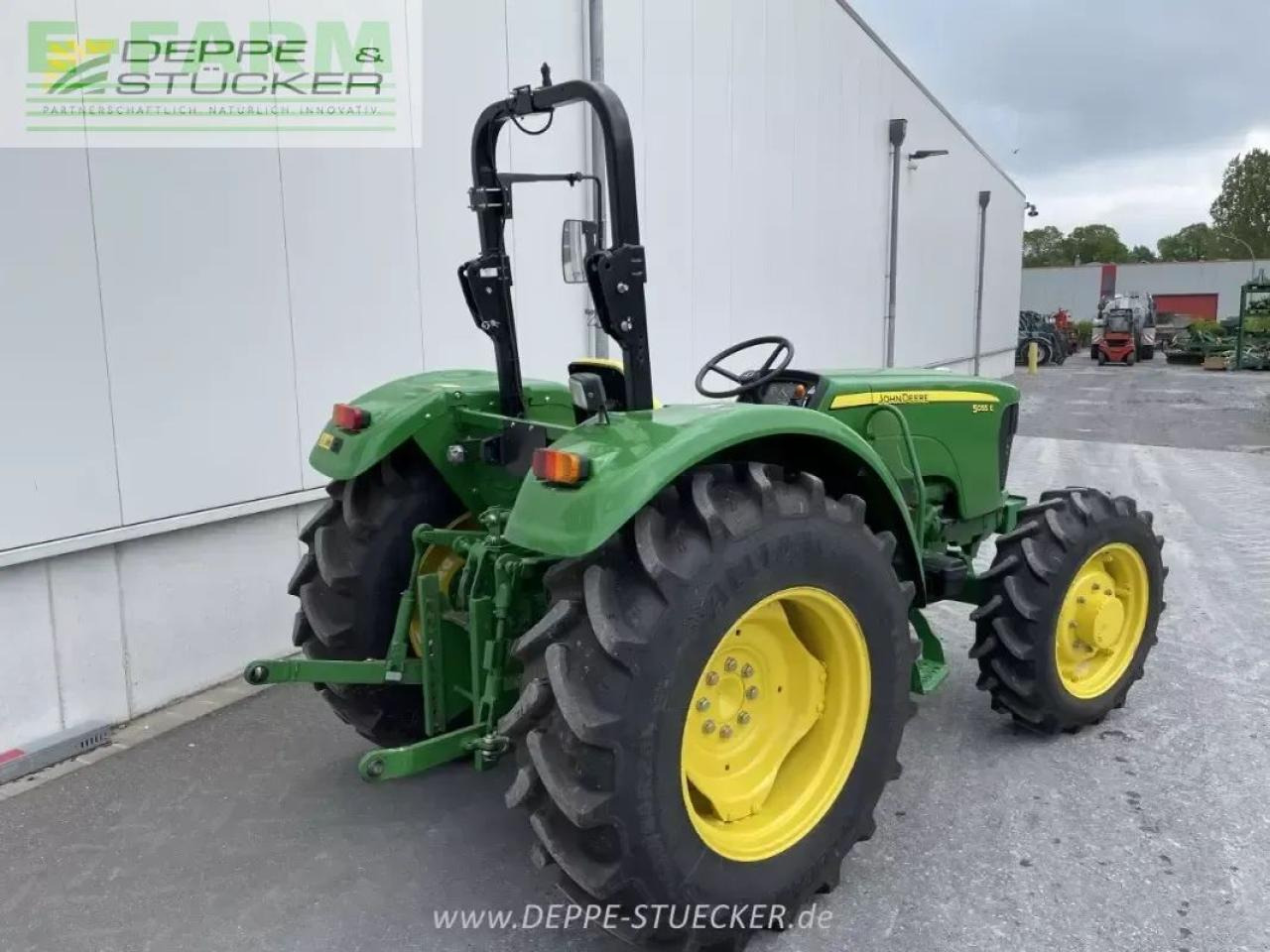 John Deere 5055e - Tractor: afbeelding 2 John Deere 5055e - Tractor: afbeelding 2