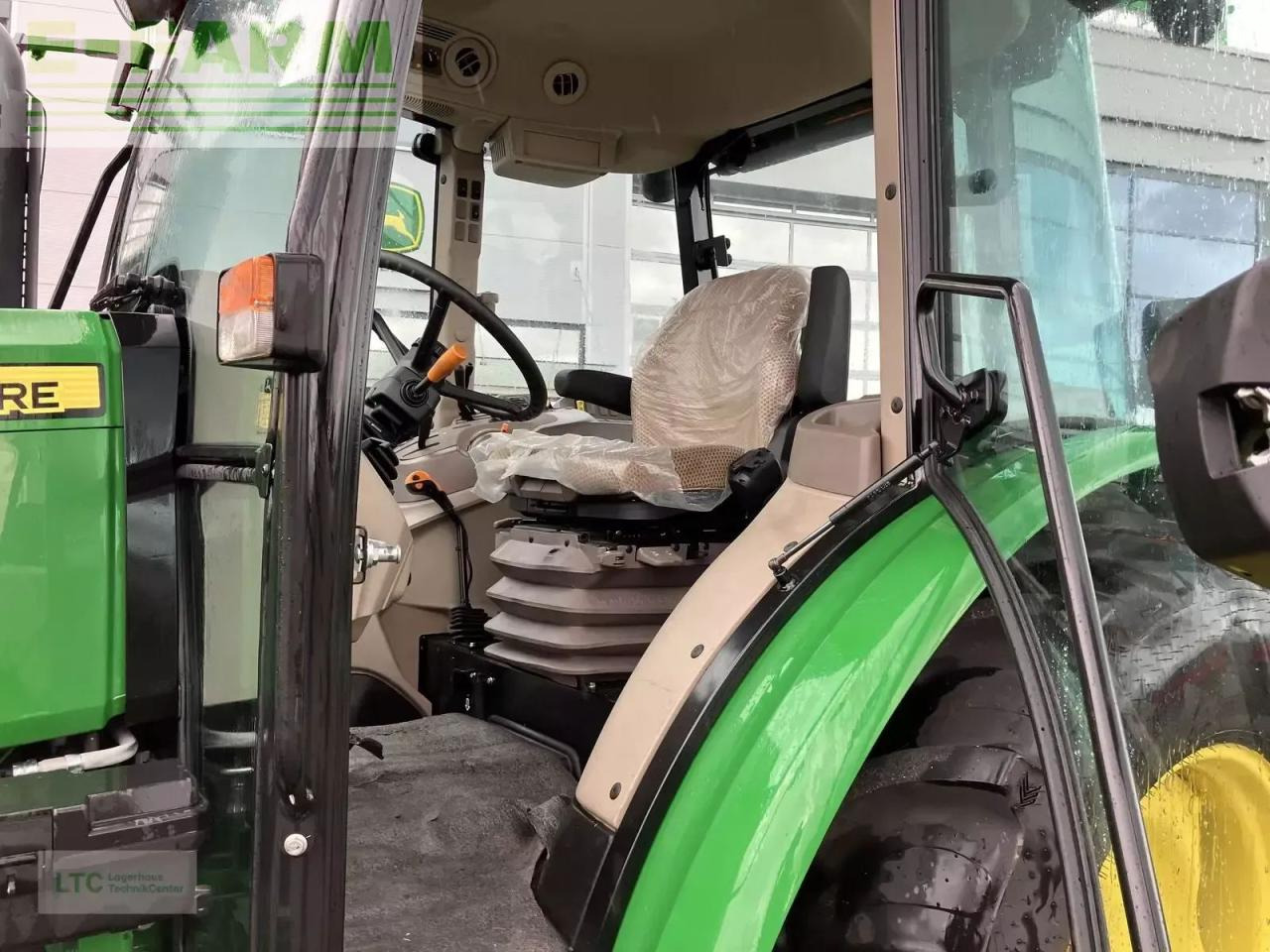 John Deere 5067e - Tractor: afbeelding 5 John Deere 5067e - Tractor: afbeelding 5