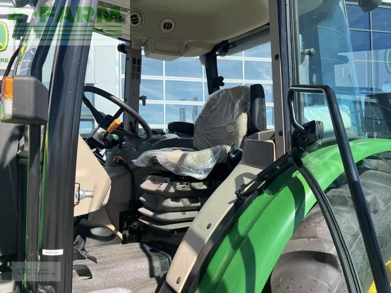 John Deere 5067e - Tractor: afbeelding 5 John Deere 5067e - Tractor: afbeelding 5