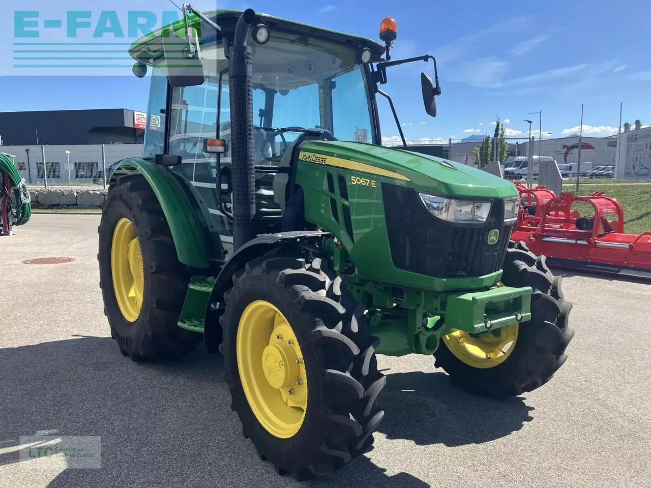 John Deere 5067e - Tractor: afbeelding 2 John Deere 5067e - Tractor: afbeelding 2