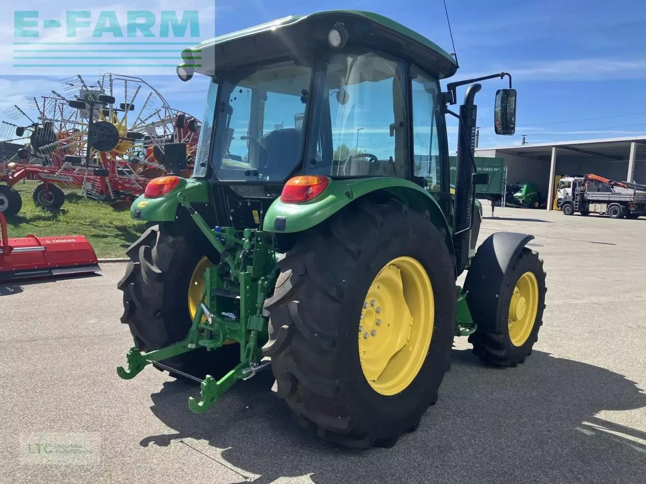 John Deere 5067e - Tractor: afbeelding 3 John Deere 5067e - Tractor: afbeelding 3