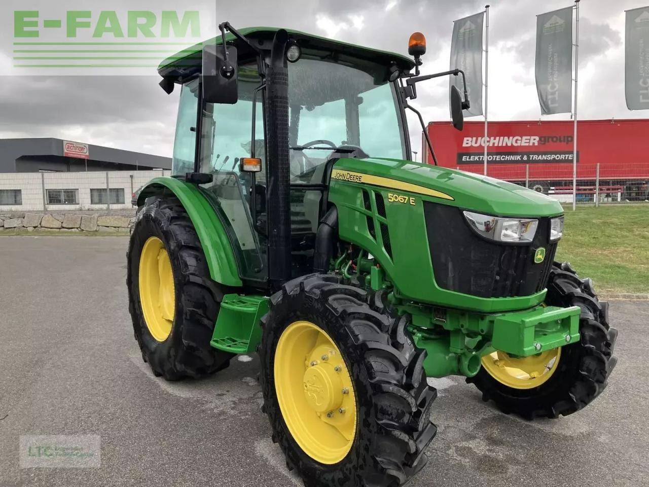 John Deere 5067e - Tractor: afbeelding 2 John Deere 5067e - Tractor: afbeelding 2