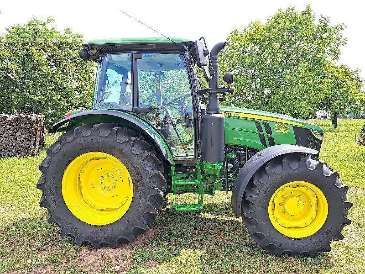 John Deere 5100m - Tractor: afbeelding 1 John Deere 5100m - Tractor: afbeelding 1