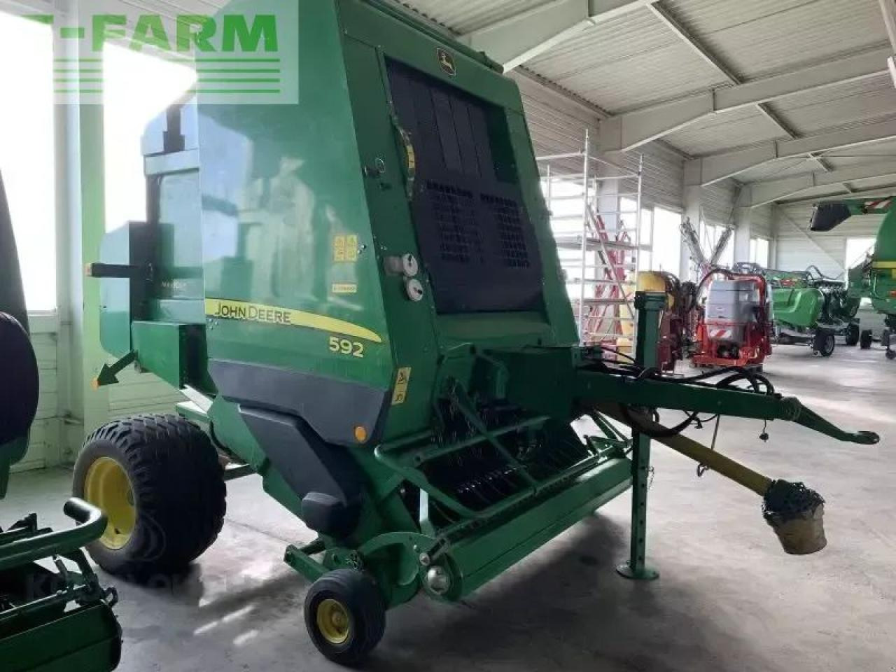 John Deere 592 maxi cut - Vierkante balenpers: afbeelding 1 John Deere 592 maxi cut - Vierkante balenpers: afbeelding 1