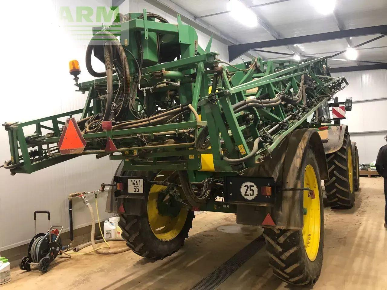 John Deere 832 - Getrokken veldspuit: afbeelding 3 John Deere 832 - Getrokken veldspuit: afbeelding 3
