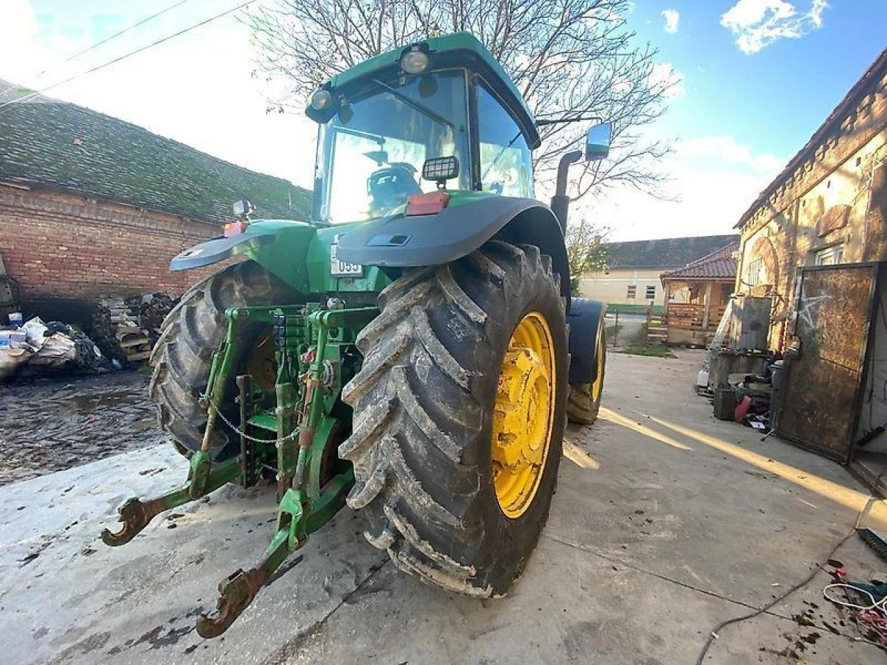 John Deere 8320 - Tractor: afbeelding 4 John Deere 8320 - Tractor: afbeelding 4