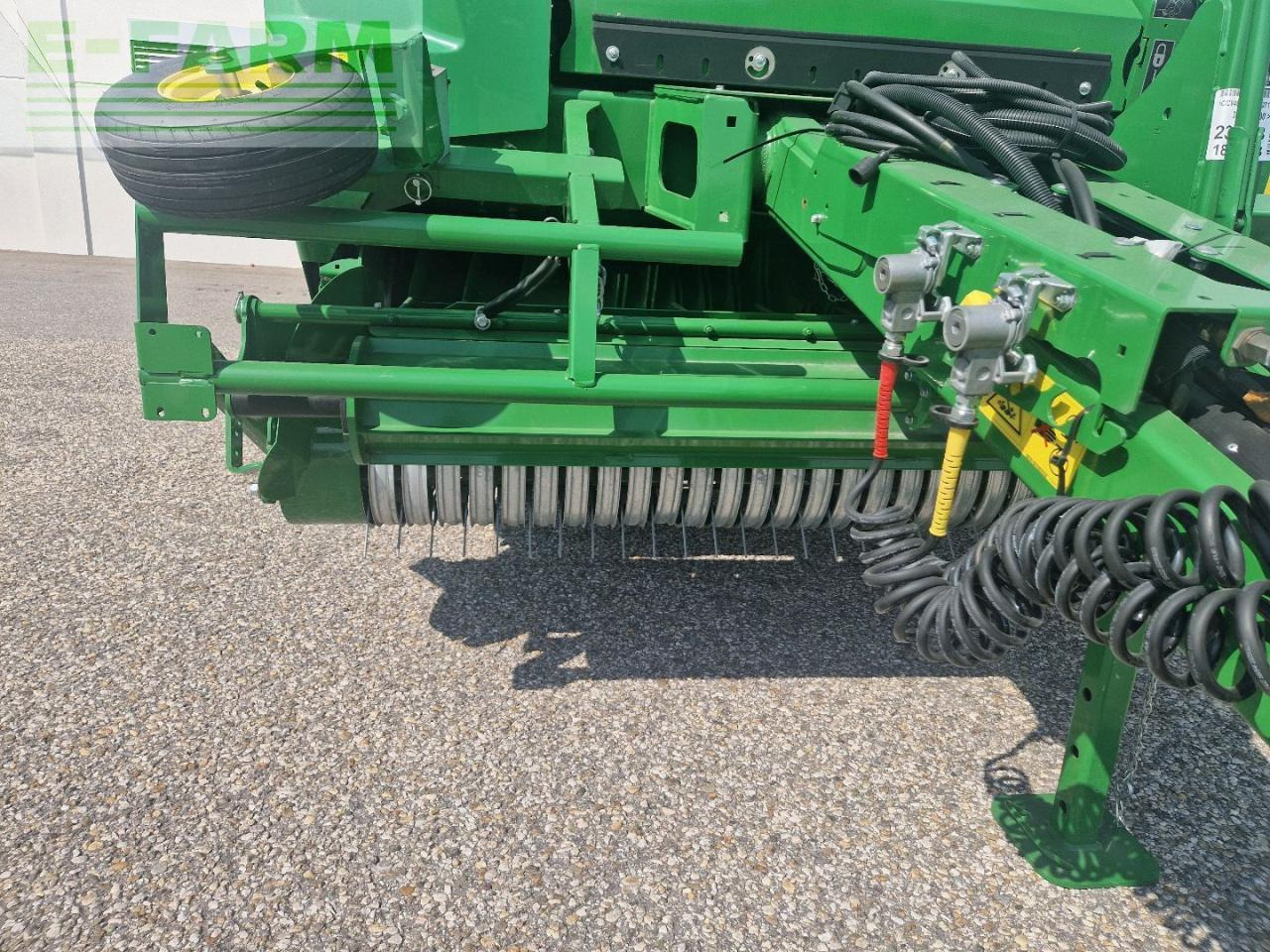 Vierkante balenpers John Deere V451M: afbeelding 9