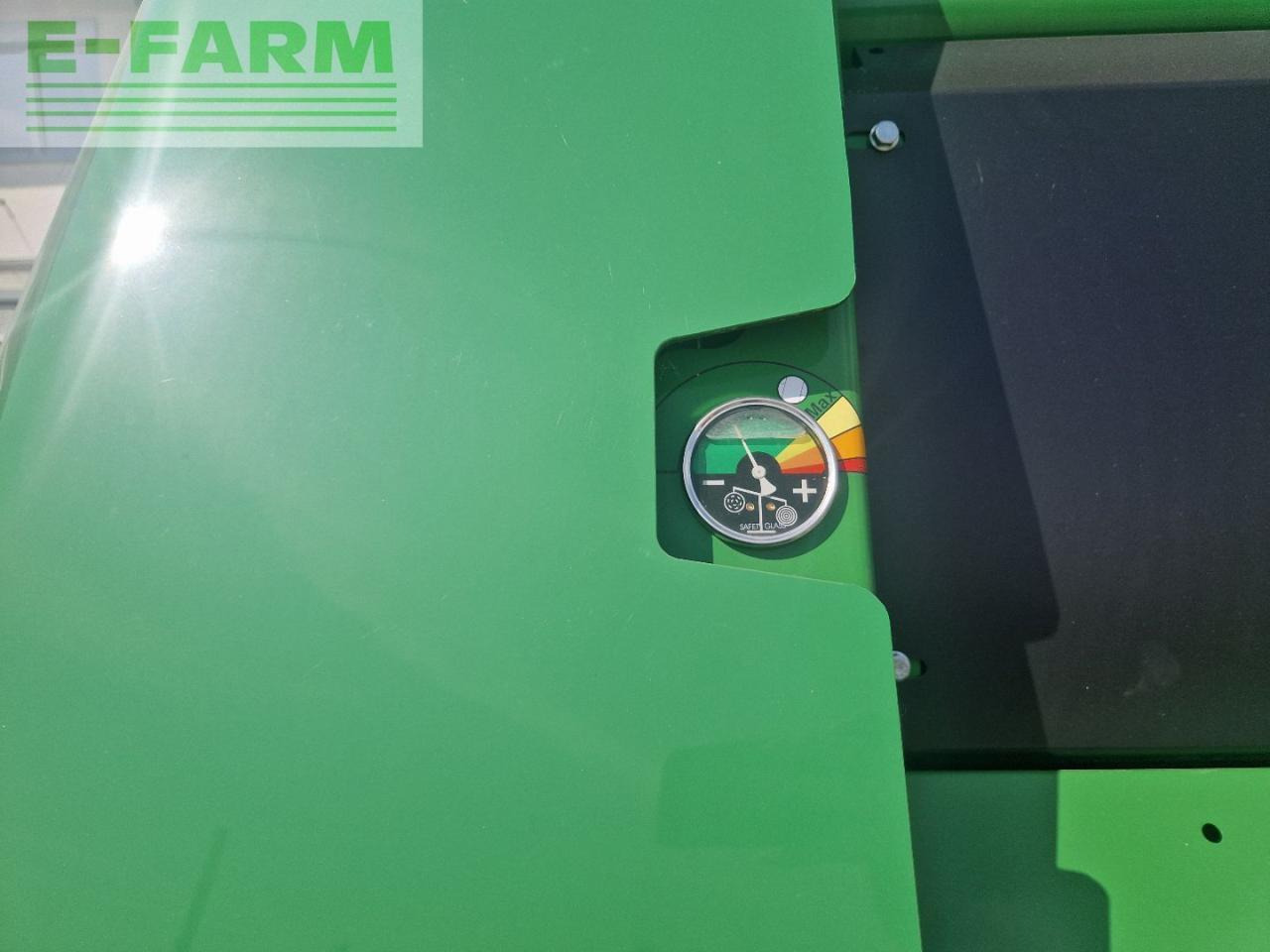 Vierkante balenpers John Deere V451M: afbeelding 12