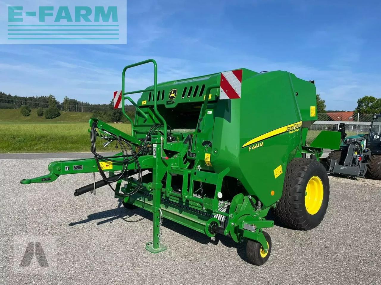 John Deere f441m - Vierkante balenpers: afbeelding 1 John Deere f441m - Vierkante balenpers: afbeelding 1
