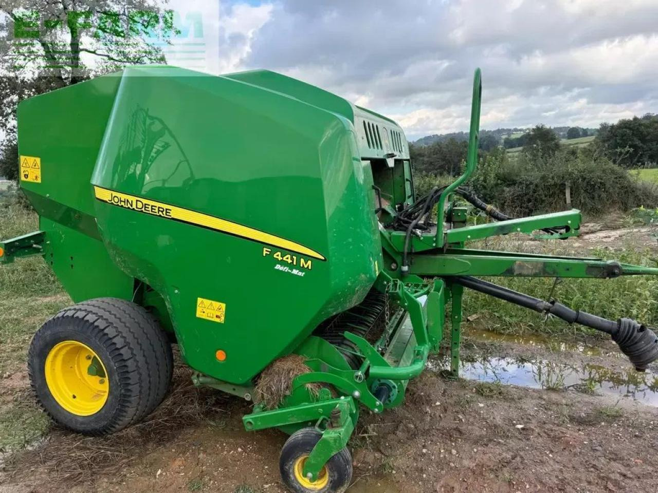 John Deere f441m - Vierkante balenpers: afbeelding 1 John Deere f441m - Vierkante balenpers: afbeelding 1