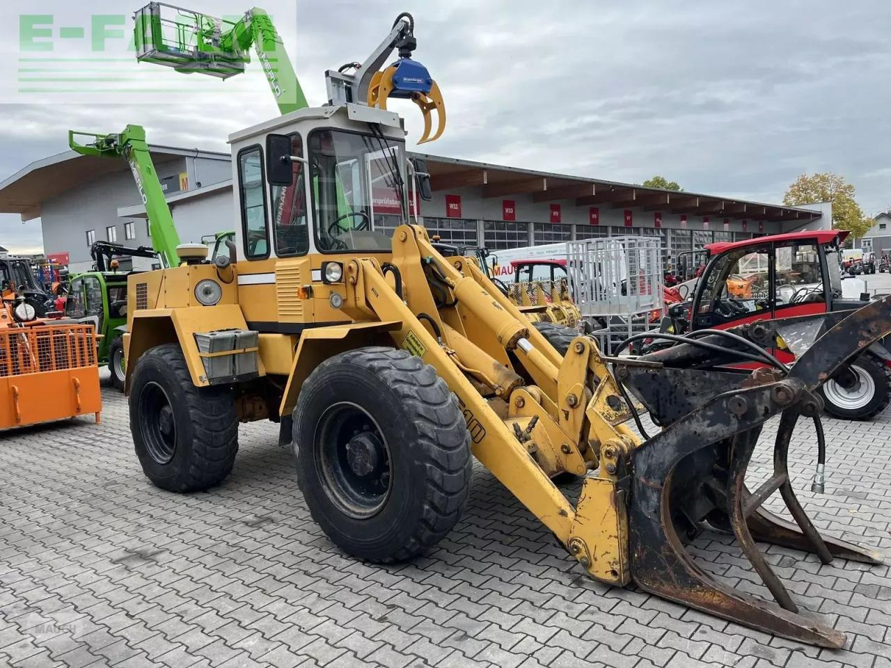 Liebherr l510 mit 2x schaufel, staplergabel, poltergabel - Minigraafmachine: afbeelding 1 Liebherr l510 mit 2x schaufel, staplergabel, poltergabel - Minigraafmachine: afbeelding 1