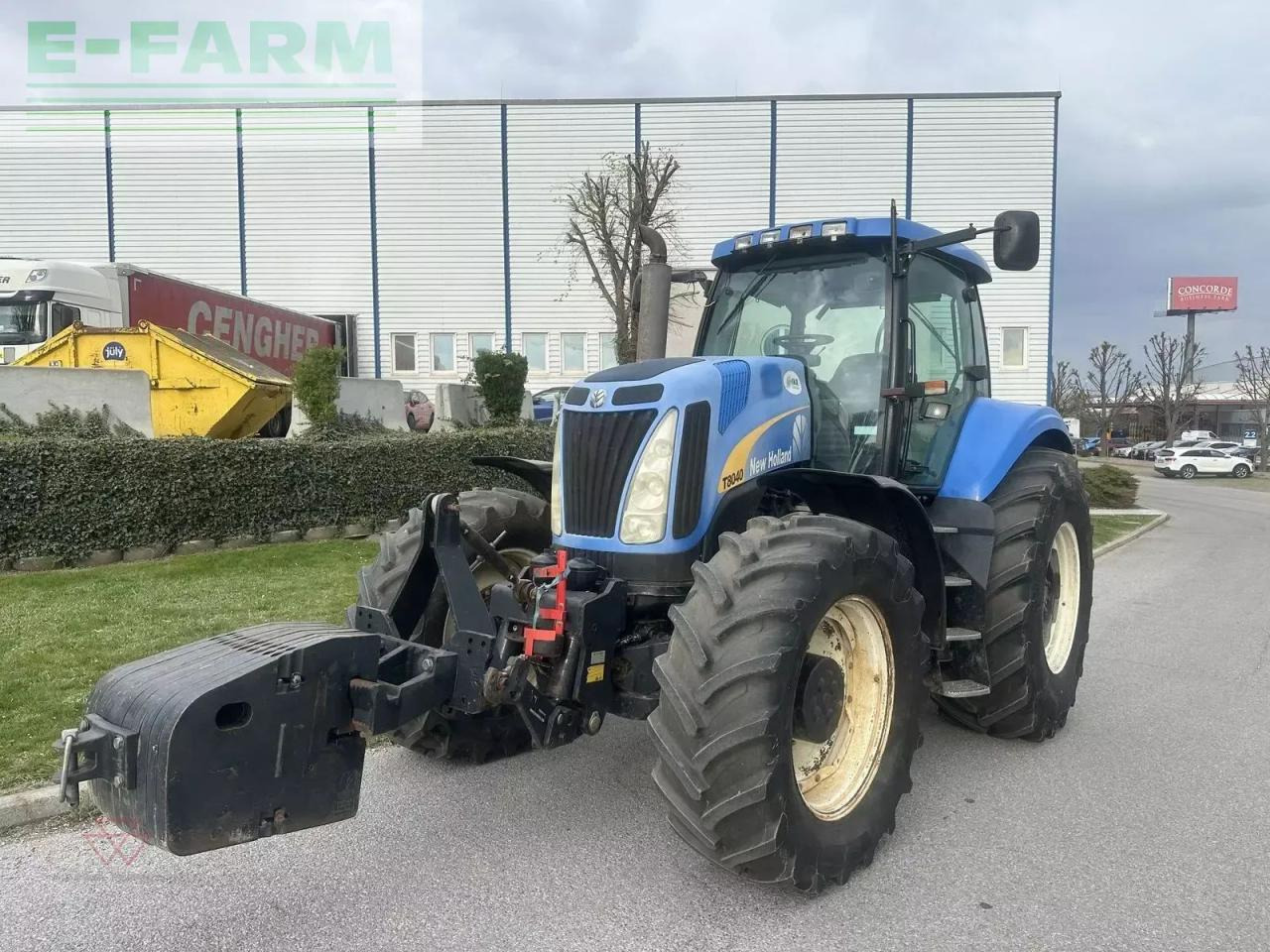 New Holland t8040 - Tractor: afbeelding 1 New Holland t8040 - Tractor: afbeelding 1
