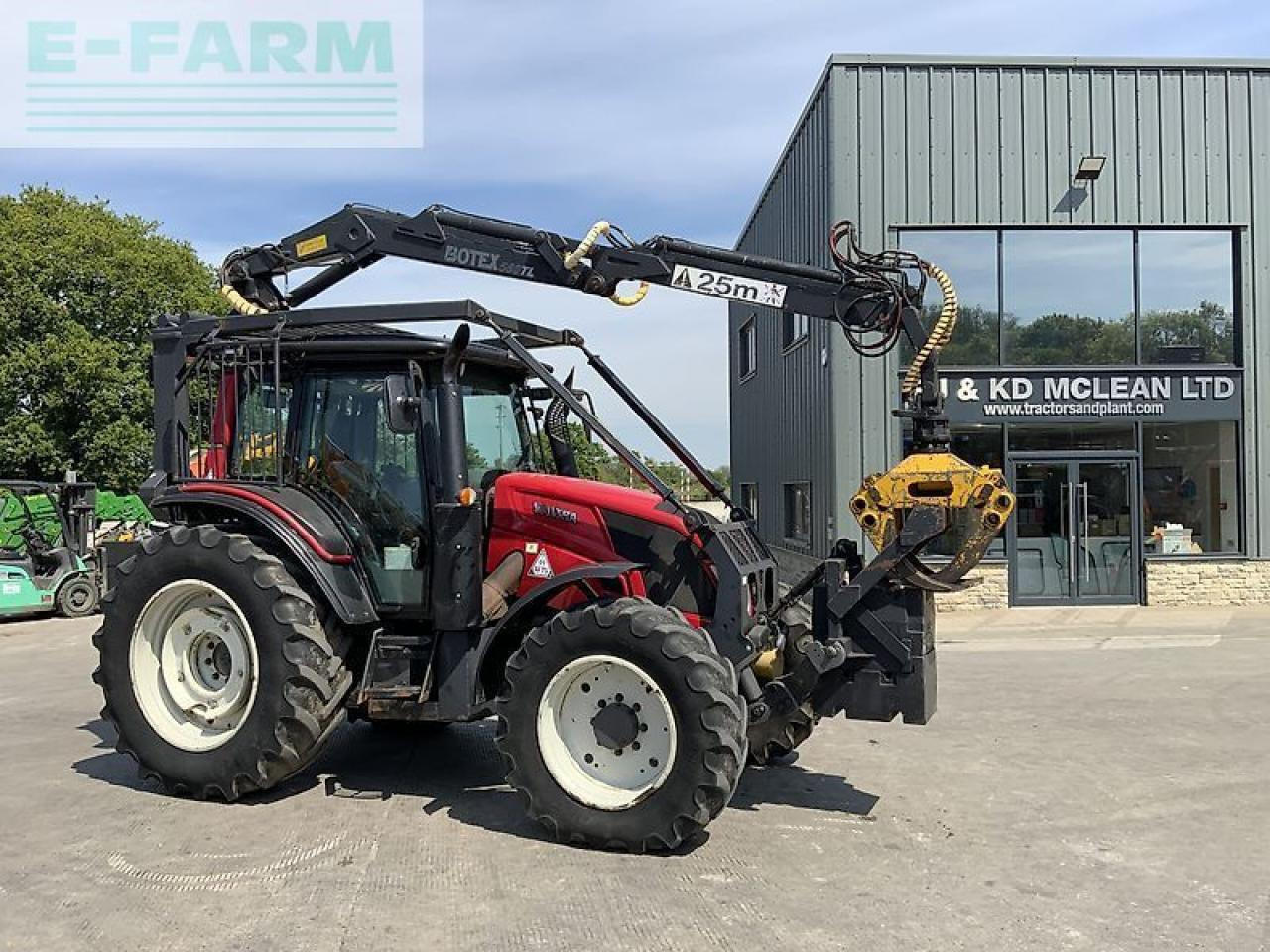 Valtra n123 hi tech tractor with roof mounted botex 560tl crane (st23285) - Tractor: afbeelding 3 Valtra n123 hi tech tractor with roof mounted botex 560tl crane (st23285) - Tractor: afbeelding 3