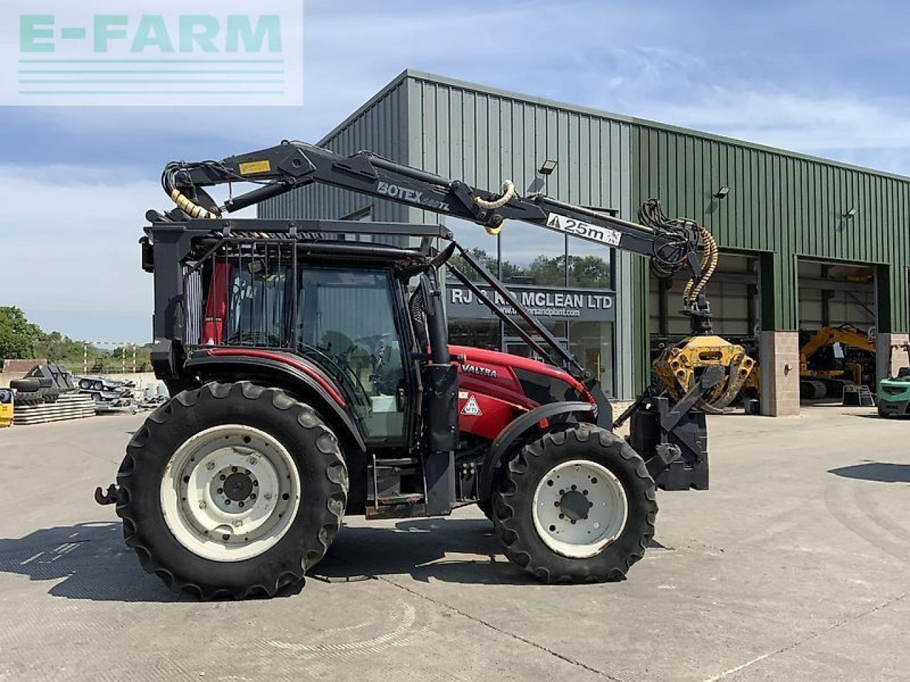 Valtra n123 hi tech tractor with roof mounted botex 560tl crane (st23285) - Tractor: afbeelding 2 Valtra n123 hi tech tractor with roof mounted botex 560tl crane (st23285) - Tractor: afbeelding 2
