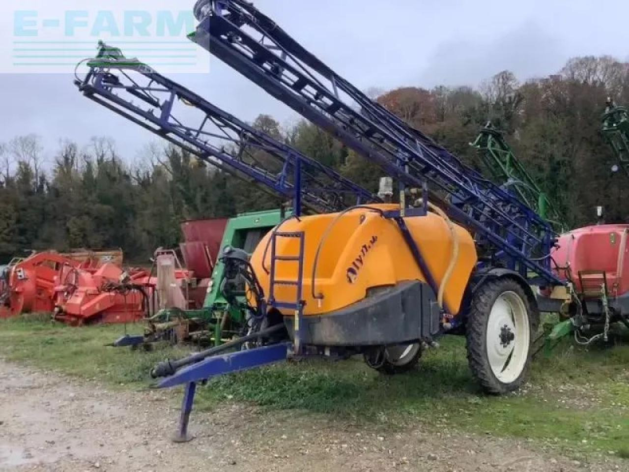 Olympia320s - Getrokken veldspuit: afbeelding 1 Olympia320s - Getrokken veldspuit: afbeelding 1