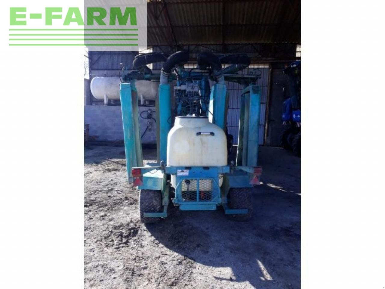 / tunnel - Getrokken veldspuit: afbeelding 1 / tunnel - Getrokken veldspuit: afbeelding 1