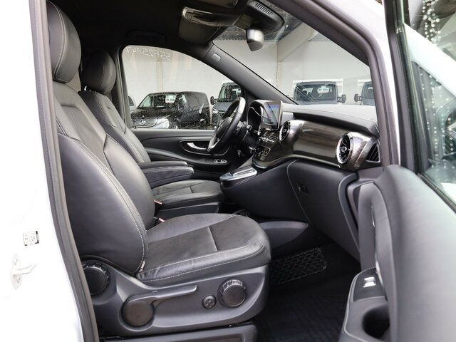 MERCEDES-BENZ EQV 300 Avantgarde,lang,7Sitze,2xSchiebetür,LED... - Personenvervoer, Elektrische bedrijfswagen: afbeelding 5 MERCEDES-BENZ EQV 300 Avantgarde,lang,7Sitze,2xSchiebetür,LED... - Personenvervoer, Elektrische bedrijfswagen: afbeelding 5