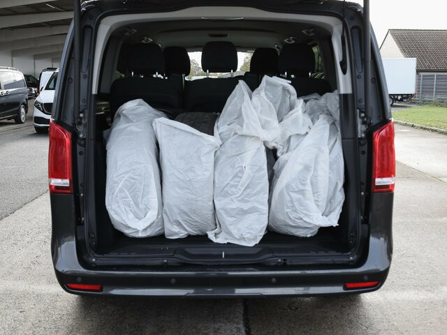MERCEDES-BENZ EQV 300 lang,7Sitze,Schiebetür elektrisch,LED... - Personenvervoer, Elektrische bedrijfswagen: afbeelding 2 MERCEDES-BENZ EQV 300 lang,7Sitze,Schiebetür elektrisch,LED... - Personenvervoer, Elektrische bedrijfswagen: afbeelding 2