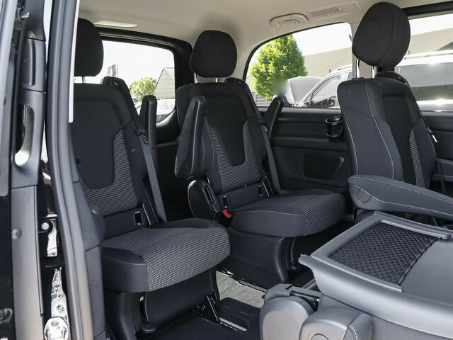 MERCEDES-BENZ V 220 d STYLE kompakt,6Sitzer,Distronic,AHK... - Minibus, Personenvervoer: afbeelding 3 MERCEDES-BENZ V 220 d STYLE kompakt,6Sitzer,Distronic,AHK... - Minibus, Personenvervoer: afbeelding 3