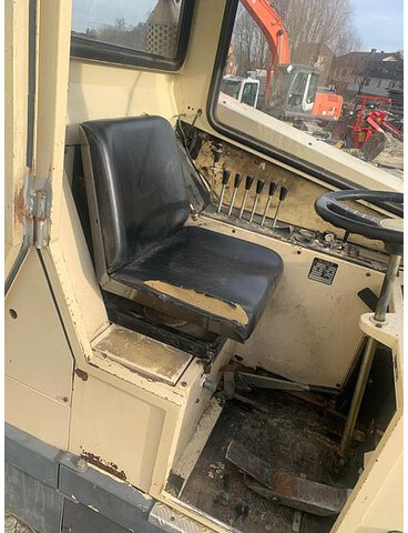 Veegwagen Amros 1250 Kehrmaschine: afbeelding 9 Veegwagen Amros 1250 Kehrmaschine: afbeelding 9