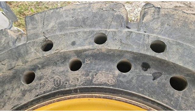 Big Vollgummi Räder 20,5 x 25 mit Volvo Felgen - Band: afbeelding 5 Big Vollgummi Räder 20,5 x 25 mit Volvo Felgen - Band: afbeelding 5