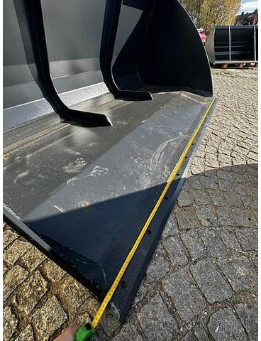 Big Volumenschaufel 250 cm mit Merlo ZM2 Aufnahme - Bak: afbeelding 2 Big Volumenschaufel 250 cm mit Merlo ZM2 Aufnahme - Bak: afbeelding 2