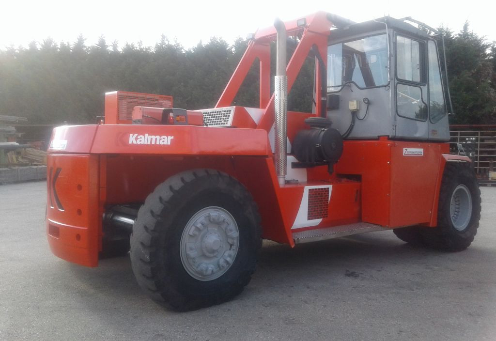 Kalmar DCE330-12 - Diesel heftruck: afbeelding 4 Kalmar DCE330-12 - Diesel heftruck: afbeelding 4