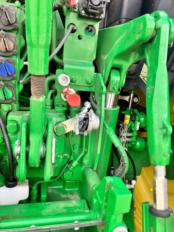 John Deere 6R 175 - Tractor: afbeelding 1 John Deere 6R 175 - Tractor: afbeelding 1
