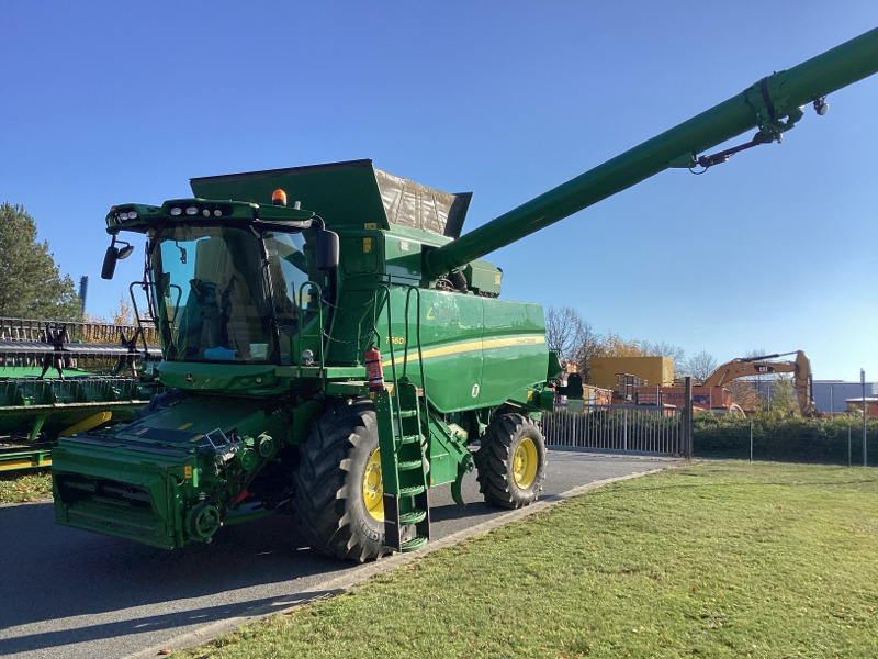 John Deere T660i mit 630X Schneidwerk - Maaidorser: afbeelding 1 John Deere T660i mit 630X Schneidwerk - Maaidorser: afbeelding 1