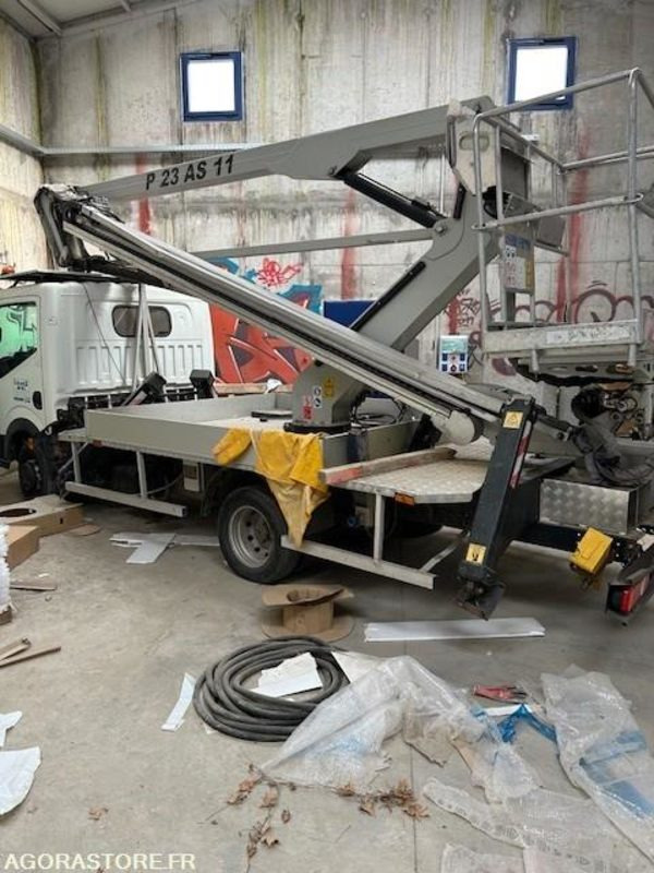 CAMION NACELLE NISSAN IMER P 23 AS 11 2013 20 000 KM - Andere machine: afbeelding 1 CAMION NACELLE NISSAN IMER P 23 AS 11 2013 20 000 KM - Andere machine: afbeelding 1