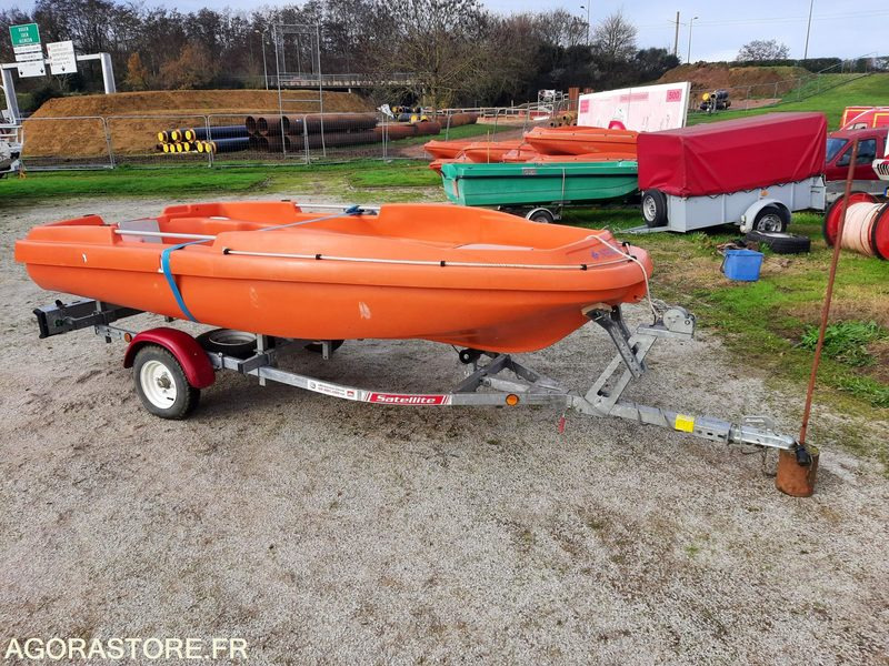 L72-01-10 Barque New Matic 360 JEANNEAU sur remorque RSA Satellite - Andere machine: afbeelding 1 L72-01-10 Barque New Matic 360 JEANNEAU sur remorque RSA Satellite - Andere machine: afbeelding 1