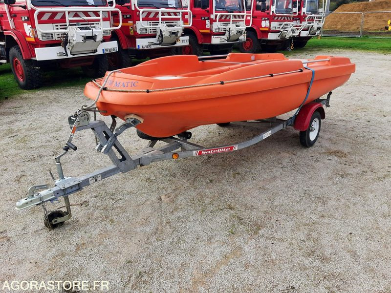 L72-01-11 Barque New Matic 360 JEANNEAU sur remorque RSA Satellite - Andere machine: afbeelding 1 L72-01-11 Barque New Matic 360 JEANNEAU sur remorque RSA Satellite - Andere machine: afbeelding 1