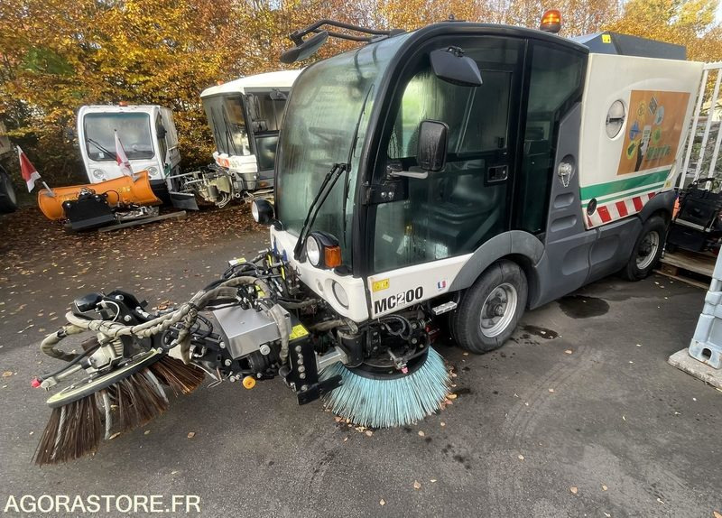 BALAYEUSE MATHIEU AZURA DE 2013 - Veegwagen: afbeelding 1 BALAYEUSE MATHIEU AZURA DE 2013 - Veegwagen: afbeelding 1