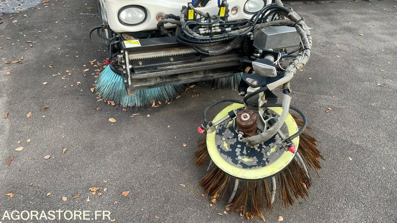 BALAYEUSE MATHIEU AZURA DE 2013 - Veegwagen: afbeelding 3 BALAYEUSE MATHIEU AZURA DE 2013 - Veegwagen: afbeelding 3