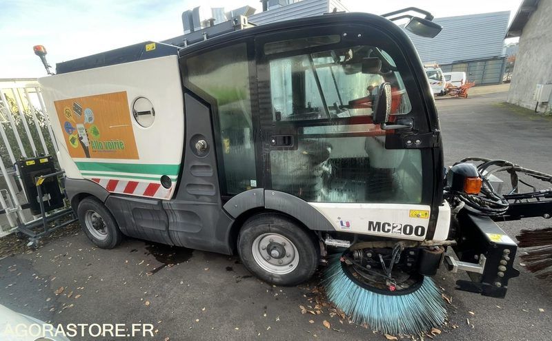 BALAYEUSE MATHIEU AZURA DE 2013 - Veegwagen: afbeelding 2 BALAYEUSE MATHIEU AZURA DE 2013 - Veegwagen: afbeelding 2