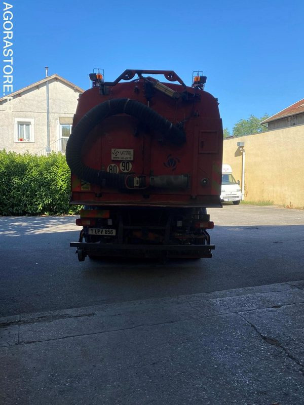 BALAYEUSE VOLVO ROUGE 6ROUES - ANNEE 2011- 298975KMS - Veegwagen: afbeelding 3 BALAYEUSE VOLVO ROUGE 6ROUES - ANNEE 2011- 298975KMS - Veegwagen: afbeelding 3