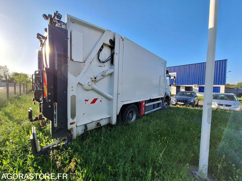 BOM SEMAT 19 tonnes LC Maxi 212 171kms - 2011 - Vuilniswagen: afbeelding 4 BOM SEMAT 19 tonnes LC Maxi 212 171kms - 2011 - Vuilniswagen: afbeelding 4