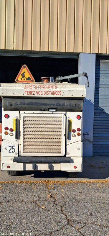 Balayeuse Euroclean Sicas modèle Millennium " New Generation" - Veegwagen: afbeelding 4 Balayeuse Euroclean Sicas modèle Millennium " New Generation" - Veegwagen: afbeelding 4