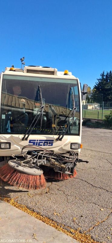 Balayeuse Euroclean Sicas modèle Millennium " New Generation" - Veegwagen: afbeelding 3 Balayeuse Euroclean Sicas modèle Millennium " New Generation" - Veegwagen: afbeelding 3