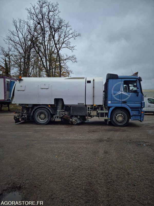 Balayeuse Eurovoirie Optifant 70 TA THP - 2012 - 242 000 heures - Veegwagen: afbeelding 1 Balayeuse Eurovoirie Optifant 70 TA THP - 2012 - 242 000 heures - Veegwagen: afbeelding 1