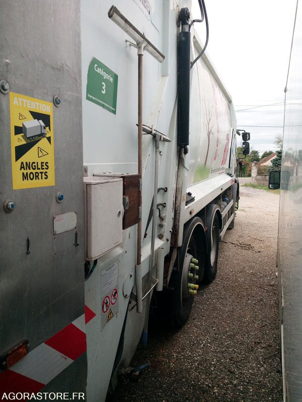 Bom Renault 320DXI - Vuilniswagen: afbeelding 4 Bom Renault 320DXI - Vuilniswagen: afbeelding 4