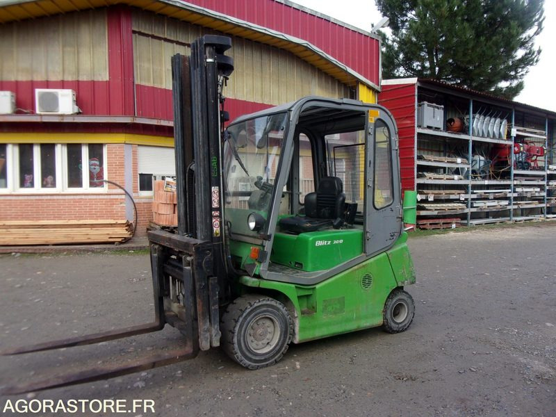 CHARIOT ÉLÉVATEUR 3 TONNES POSITIONNEUR DE FOURCHES ELECTRIQUE CESAB - Elektrische heftruck: afbeelding 2 CHARIOT ÉLÉVATEUR 3 TONNES POSITIONNEUR DE FOURCHES ELECTRIQUE CESAB - Elektrische heftruck: afbeelding 2